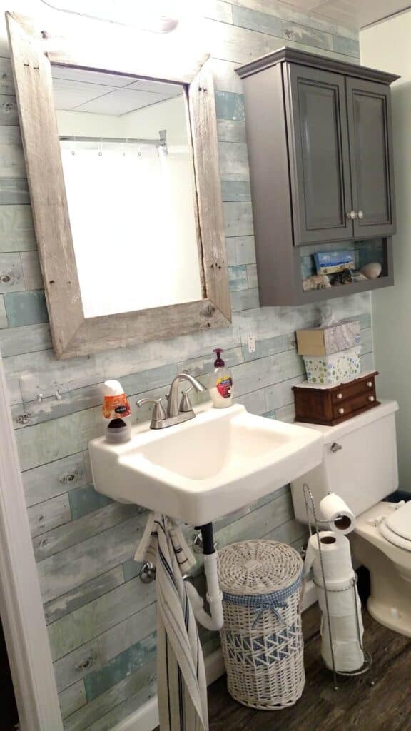 Downstairs Bathroom Finished! http://www.b4andafters.com