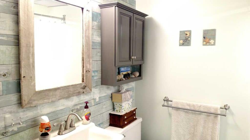 Downstairs Bathroom Finished! http://www.b4andafters.com
