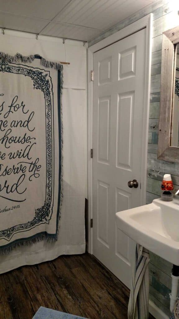 Downstairs Bathroom Finished! http://www.b4andafters.com
