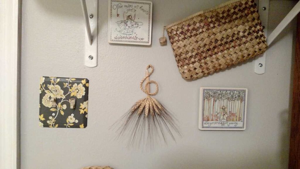 Contact Paper in the Kitchen (5 places) https://www.b4andafters.com decor collage on wall