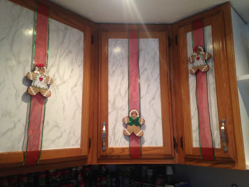 https://www.b4andafters.com/kitchen-cupboard-christmas-decor/