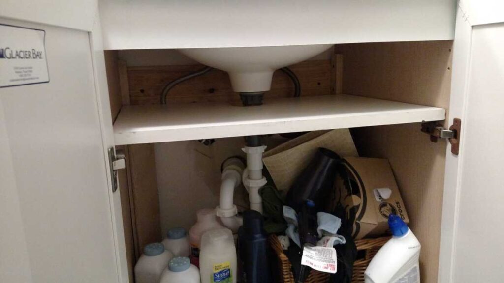 Saturday Snippets #3 https://www.b4andafters.com shelf under bathroom sink
