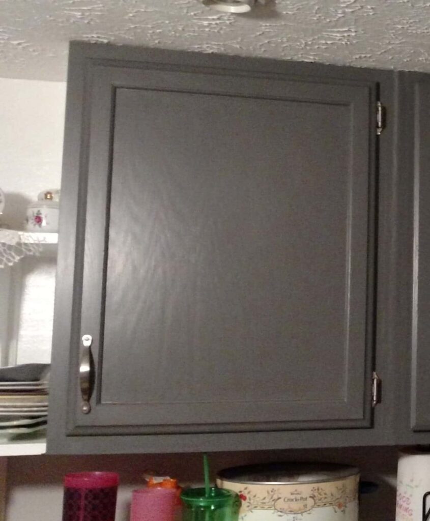 Easy Easter Kitchen Cabinet Decor https://www.b4andafters.com plain kitchen cabinet