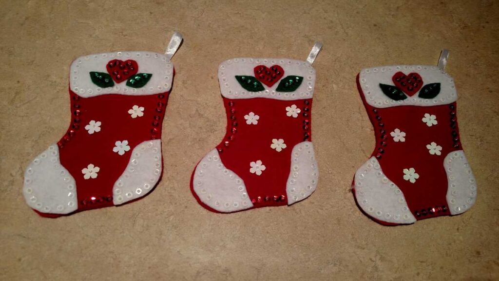 Felt Christmas Stocking Silverware Holders https://www.b4andafters.com red felt stockings with sequins