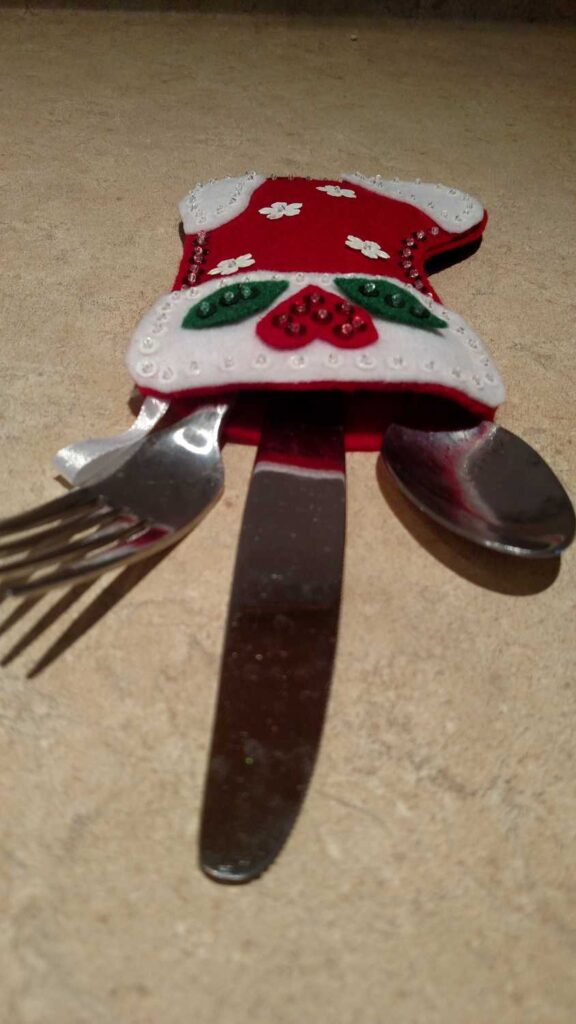 Felt Christmas Stocking Silverware Holders https://www.b4andafters.com stocking silverware holders