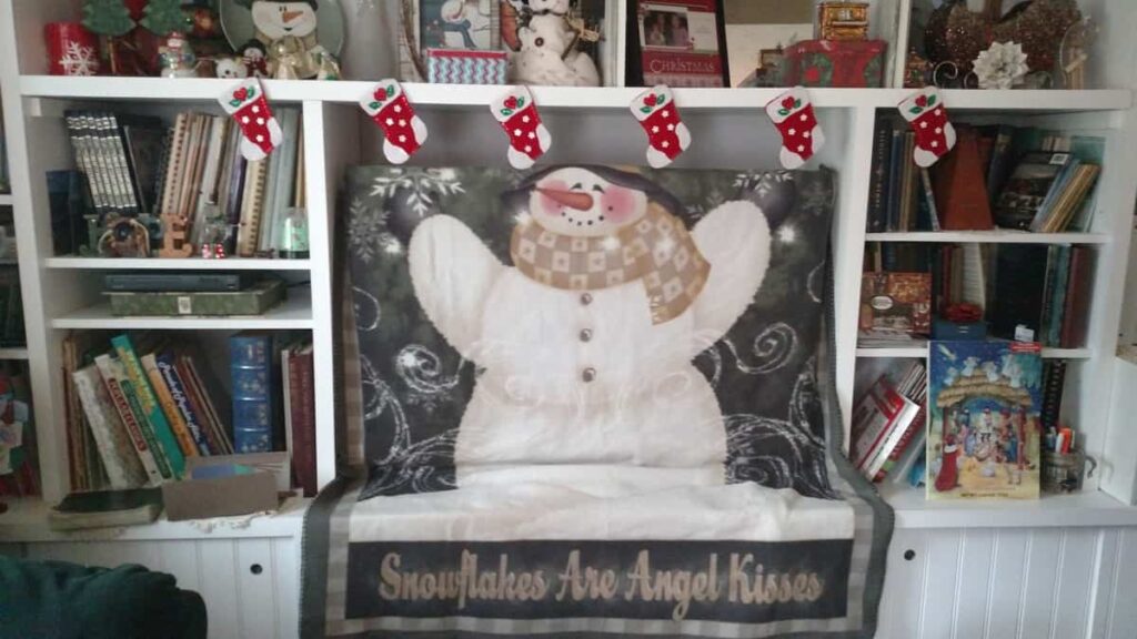 Felt Christmas Stocking Silverware Holders https://www.b4andafters.com Christmas living room built in