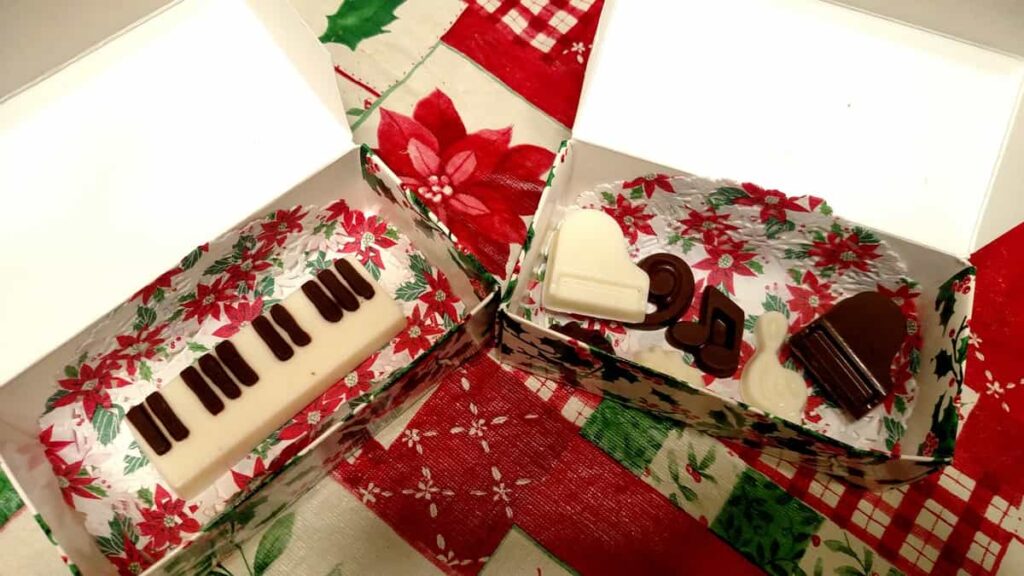 chocolate music favors for Christmas
