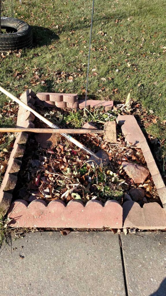 Scalloped Brick Edging http://www.b4andafters.com putting brick edging around a flower bed