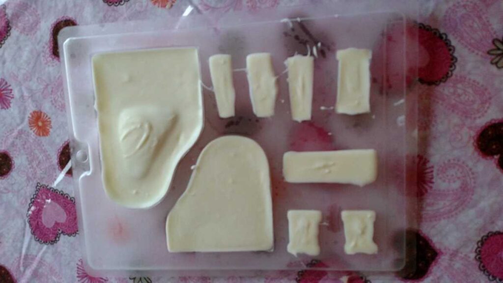 pieces of chocolate piano
