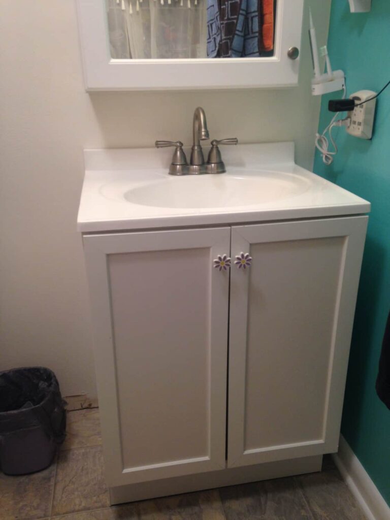 https://www.b4andafters.com/removable-tile-backsplash-for-bathroom-vanity/