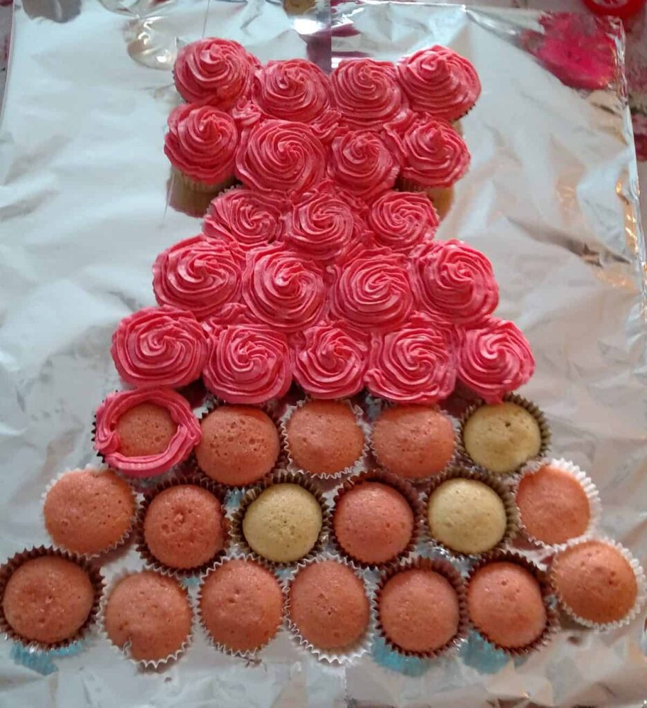 cupcakes partially frosted
