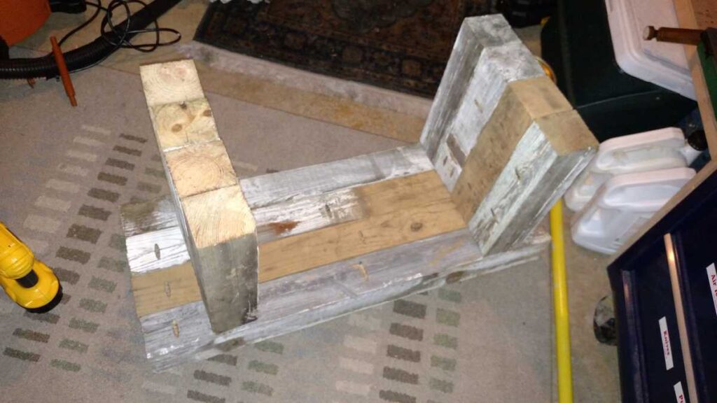 Outdoor Bench Made with my Kreg Jig https://www.b4andafters.com