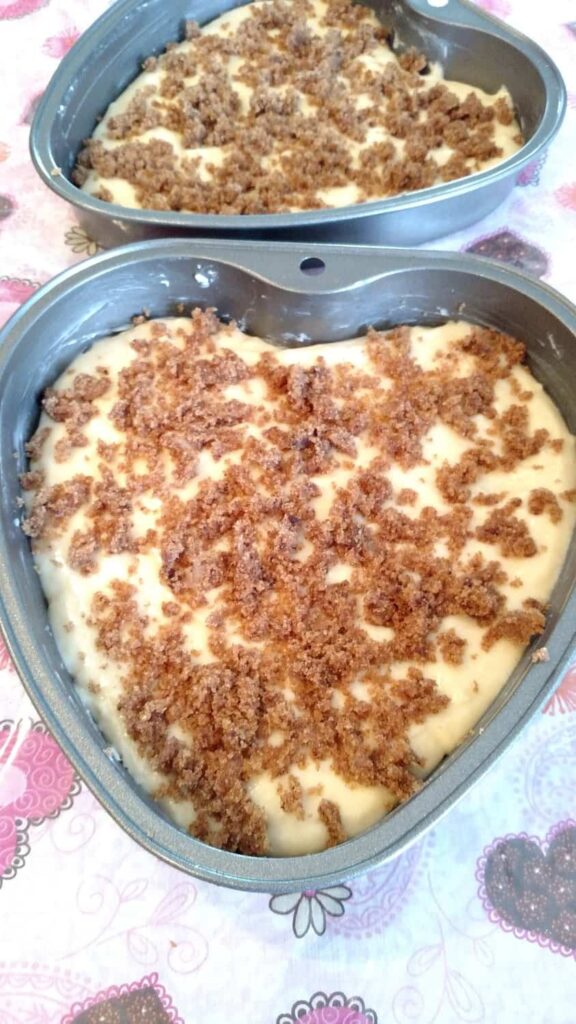 Easy Coffee Cake http://www.b4andafters.com cinnamon brown sugar on unbaked coffee cake