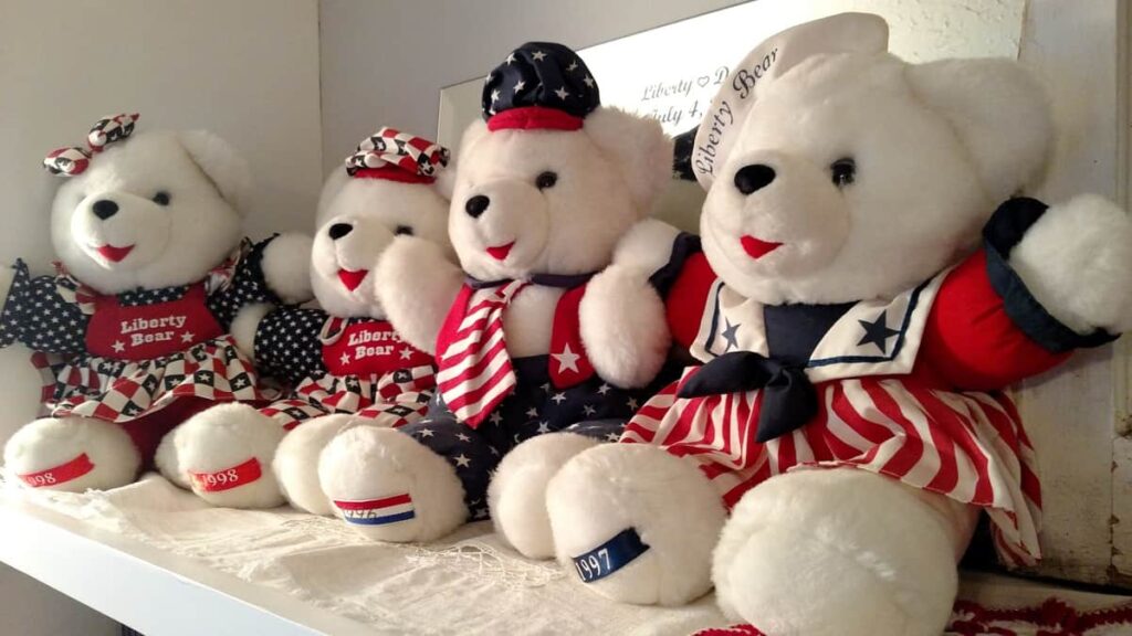 Fourth of July Decor https://www.b4andafters.com patriotic teddy bears