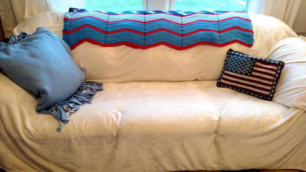 Fourth of July Decor https://www.b4andafters.com red white and blue couch decor