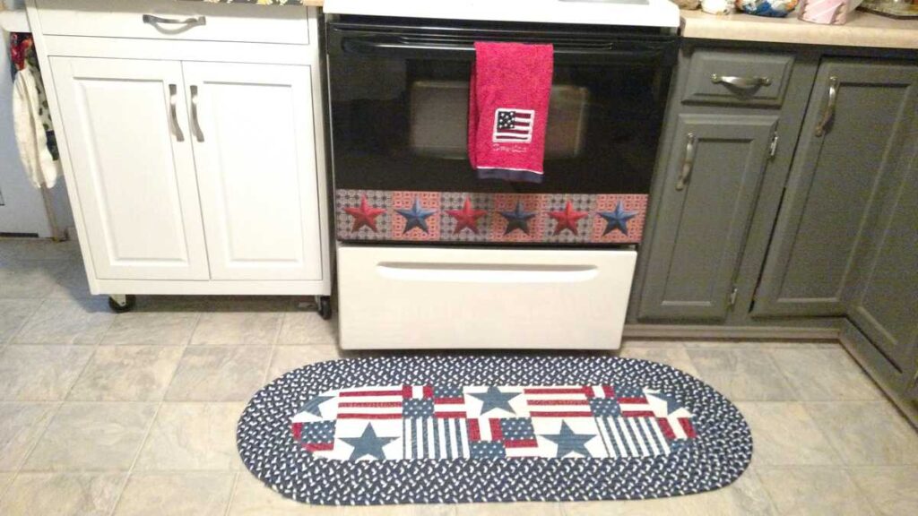 Fourth of July Decor https://www.b4andafters.com patriotic kitchen
