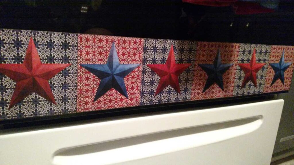 Fourth of July Decor https://www.b4andafters.com star stickers on oven
