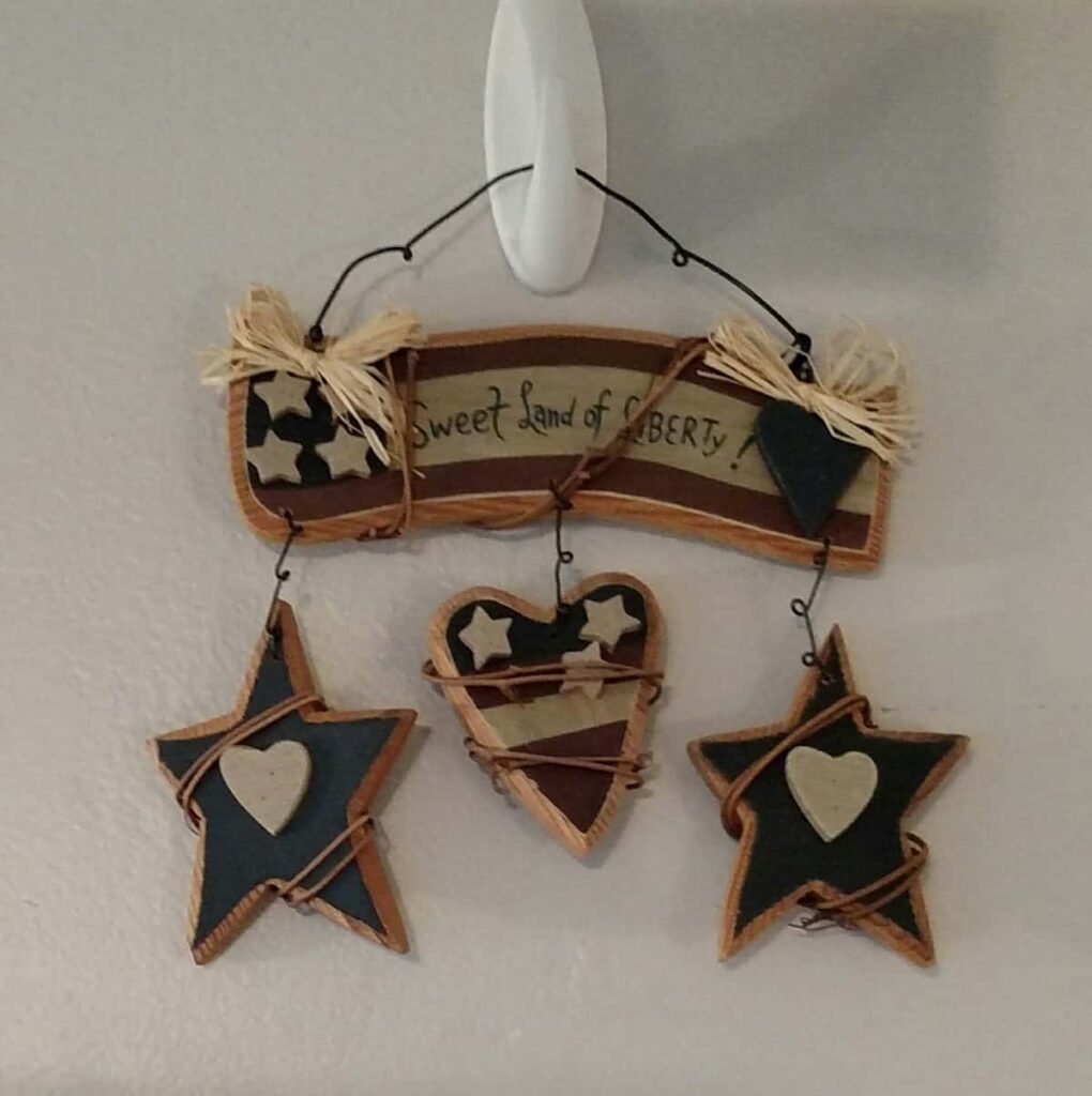 Fourth of July Decor https://www.b4andafters.com sweet land of liberty decorative hanger