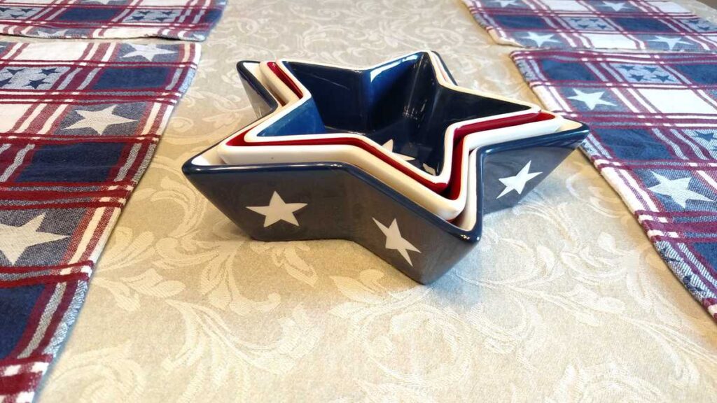 Fourth of July Decor https://www.b4andafters.com star dishes