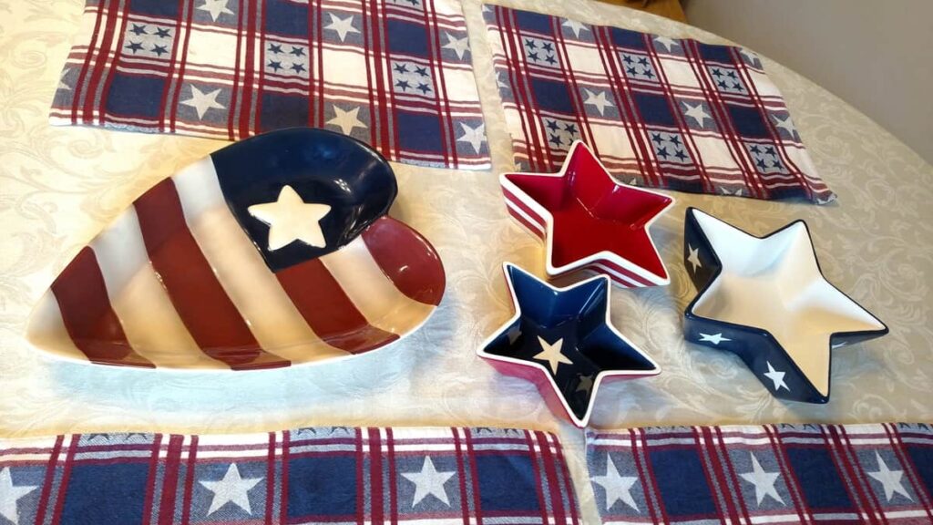 Fourth of July Decor https://www.b4andafters.com patriotic table set