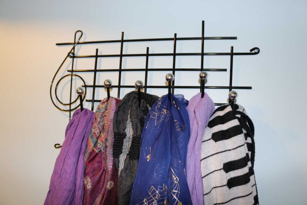 Piano Decor https://www.b4andafters.com treble clef staff wall hooks