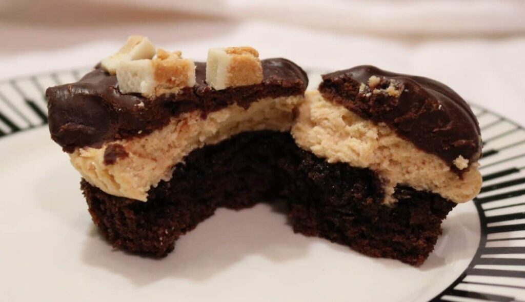 peanut butter cheesecake brownie cupcake