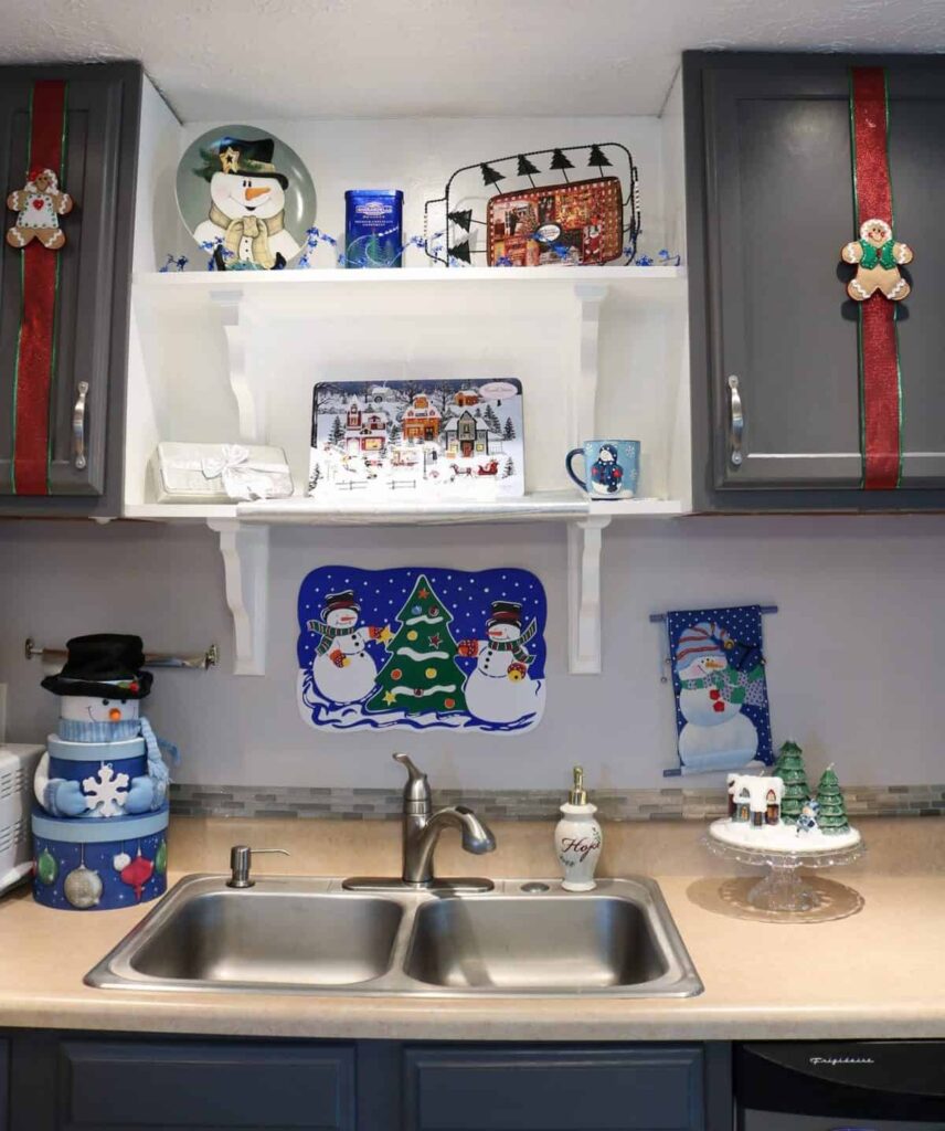 Snowman Sink Decor