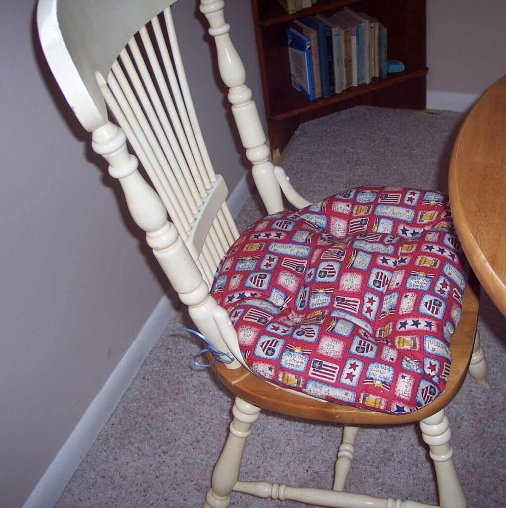Memorial Day Decor https://www.b4andafters.com kitchen chair patriotic cushion