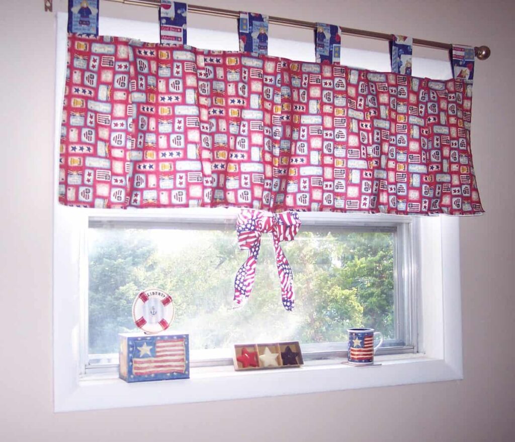 Memorial Day Decor https://www.b4andafters.com kitchen window patriotic curtain