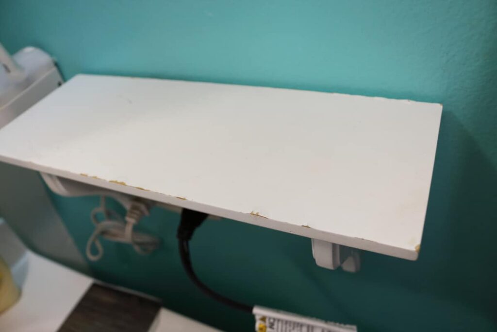 DIY Wall Shelf Update https://www.b4andafters.com