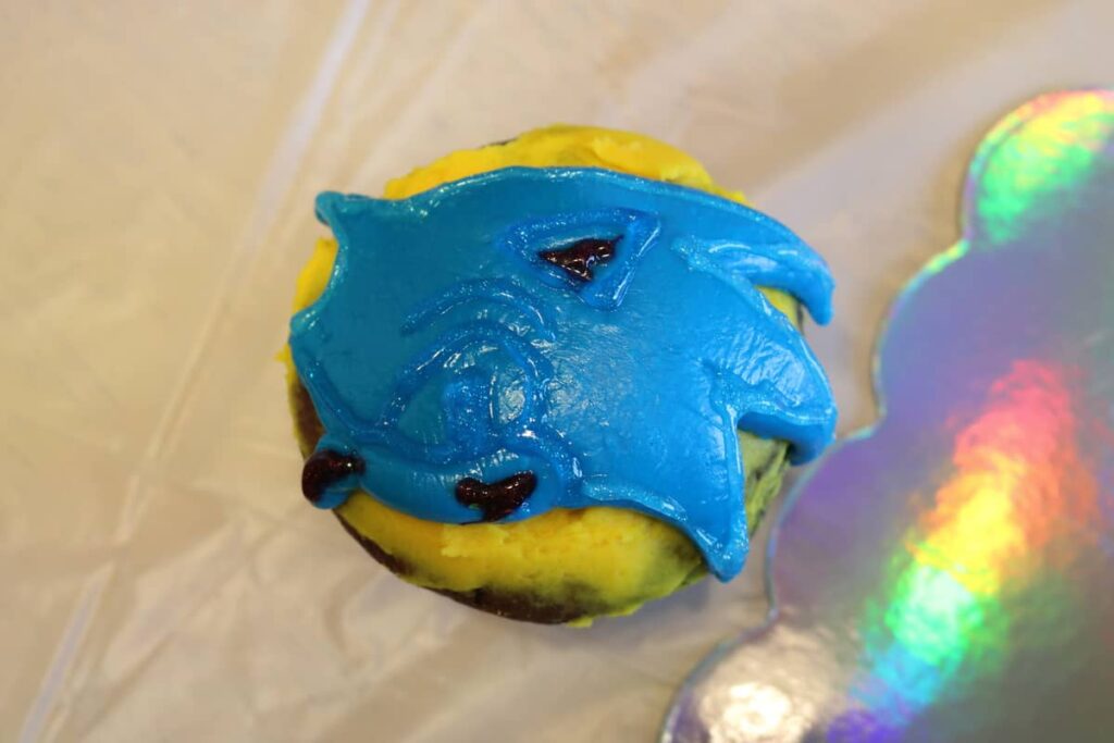 sonic the hedgehog in marshmallow fondant