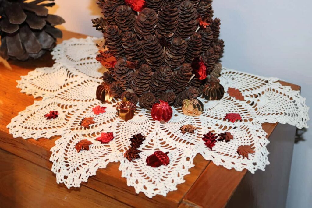 https://www.b4andafters.com/fall-pine-cone-tree/