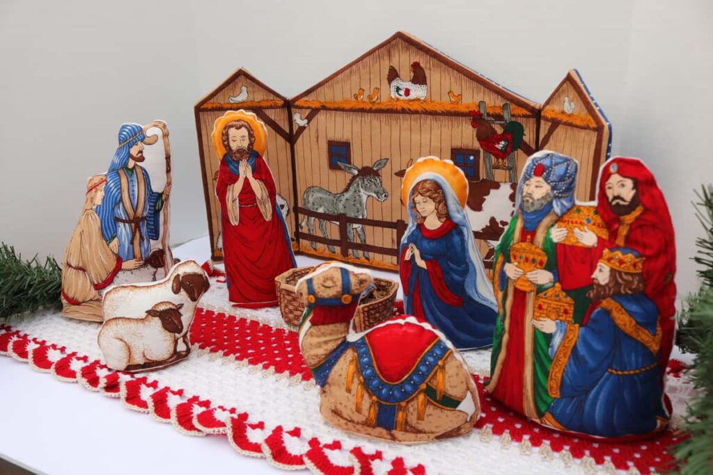 Christmas nativity in a pillow style set