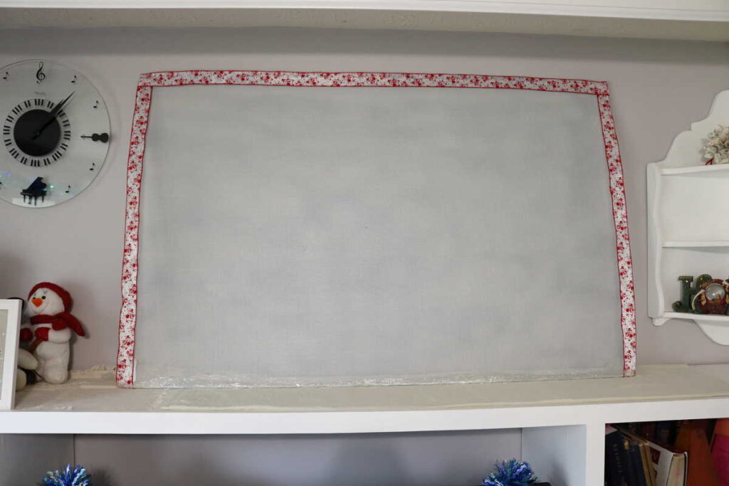 screen with ribbon around edges