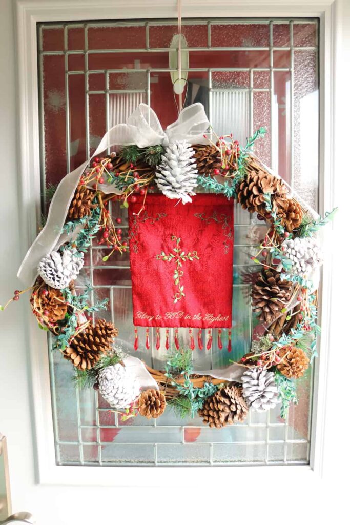 https://www.b4andafters.com/christmas-decor