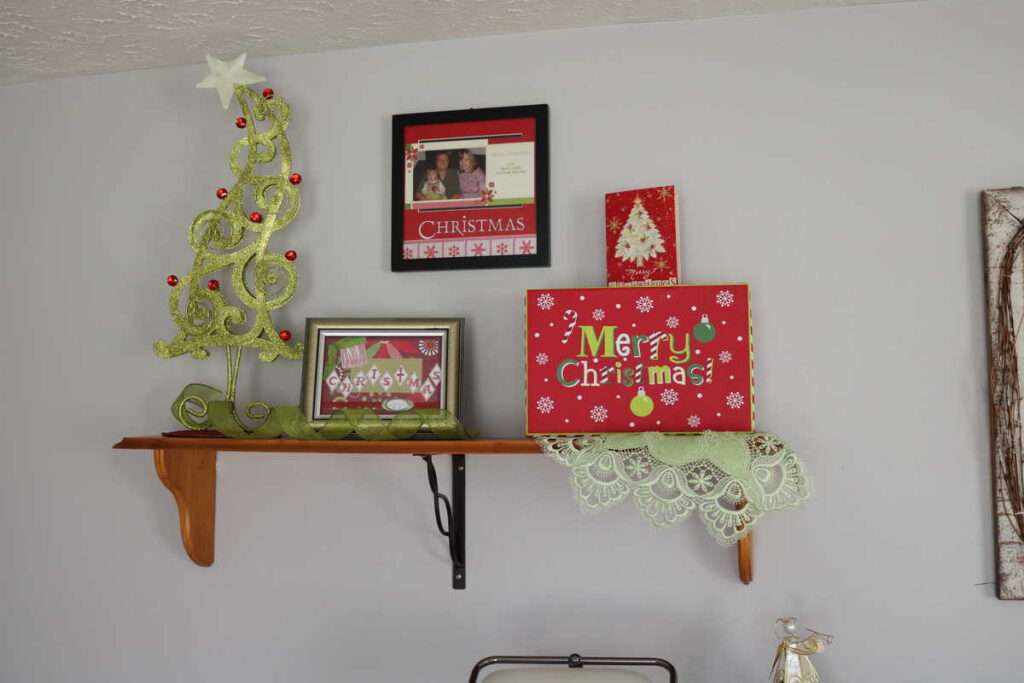 https://www.b4andafters.com/christmas-decor