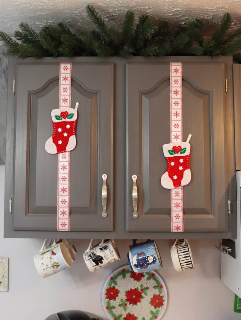 https://www.b4andafters.com/kitchen-cupboard-christmas-decor-2