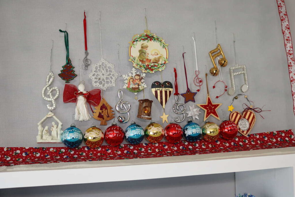 ornaments at bottom of display screen