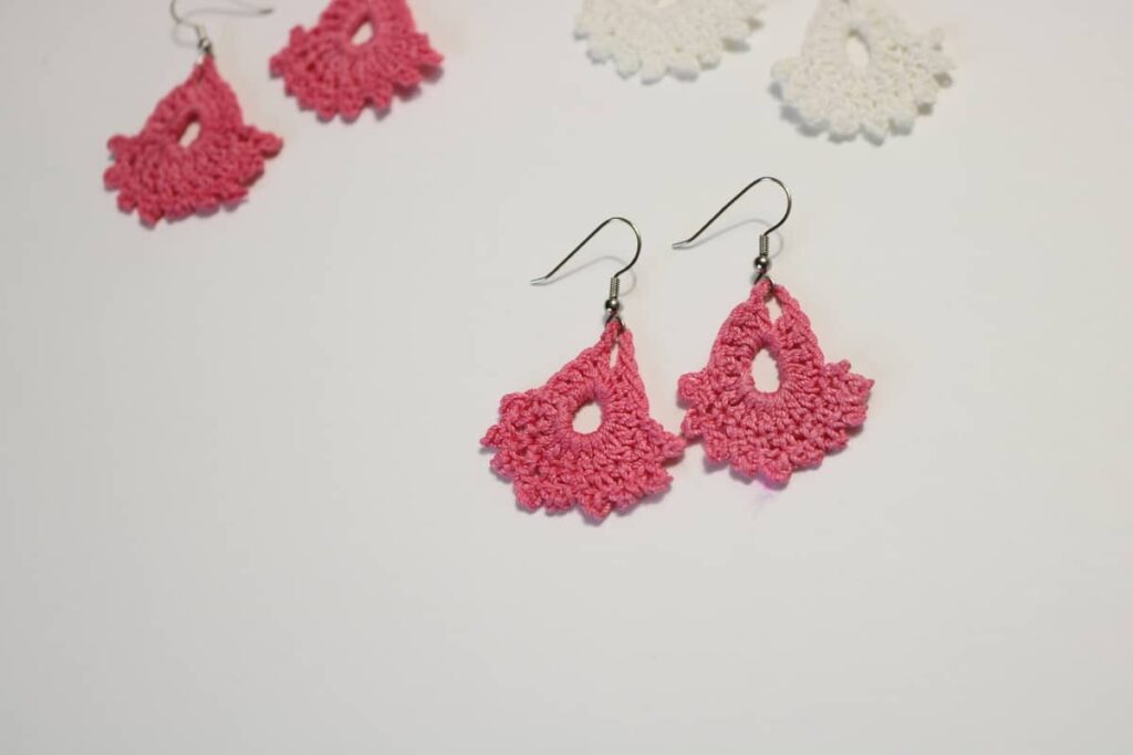 pink crochet earrings https://www.b4andafters.com/easy-crocheted-earrings/