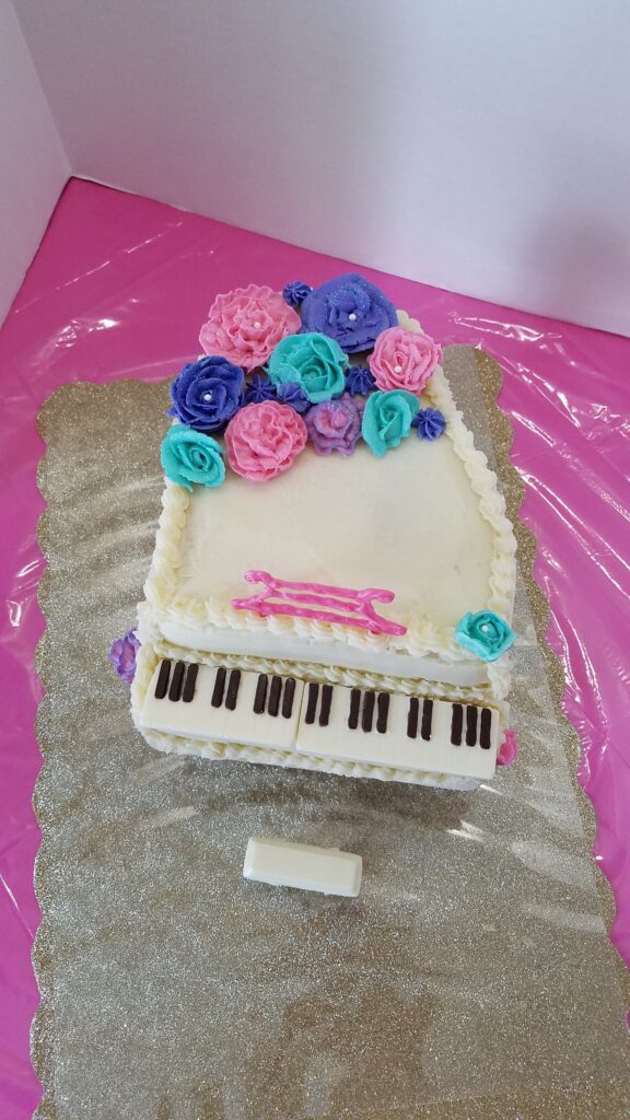 beautiful piano cake