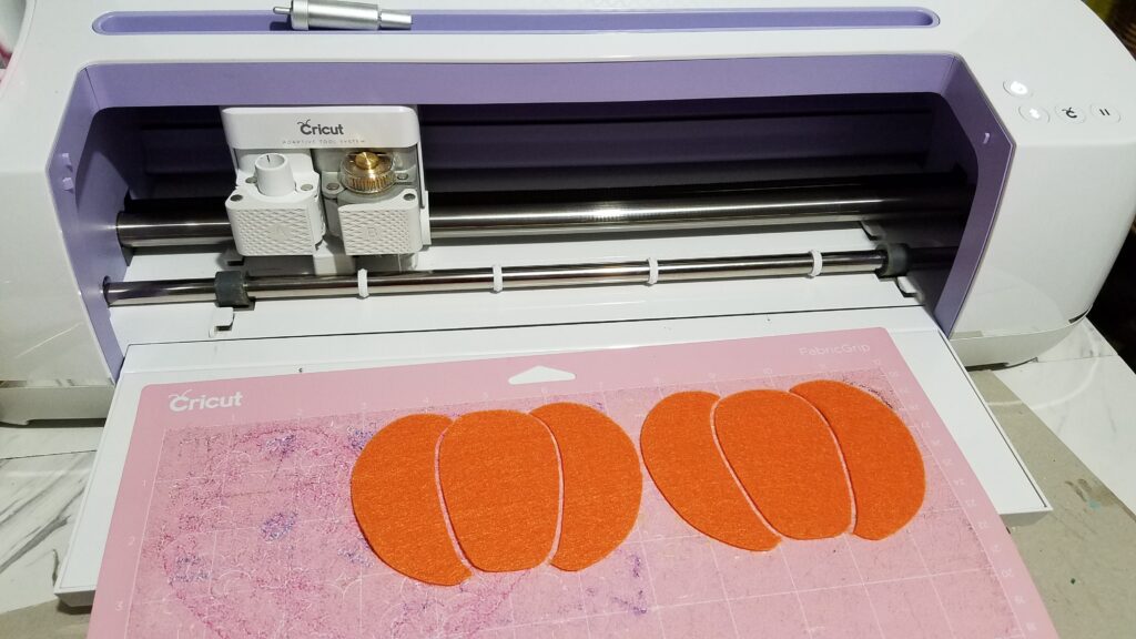 cutting out felt on cricut mat