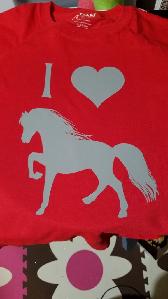 I love horses tshirt with the Cricut