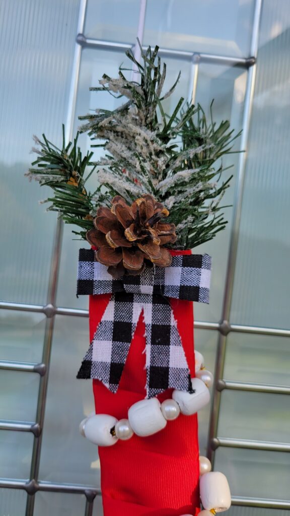 closeup of embellishments on wreath