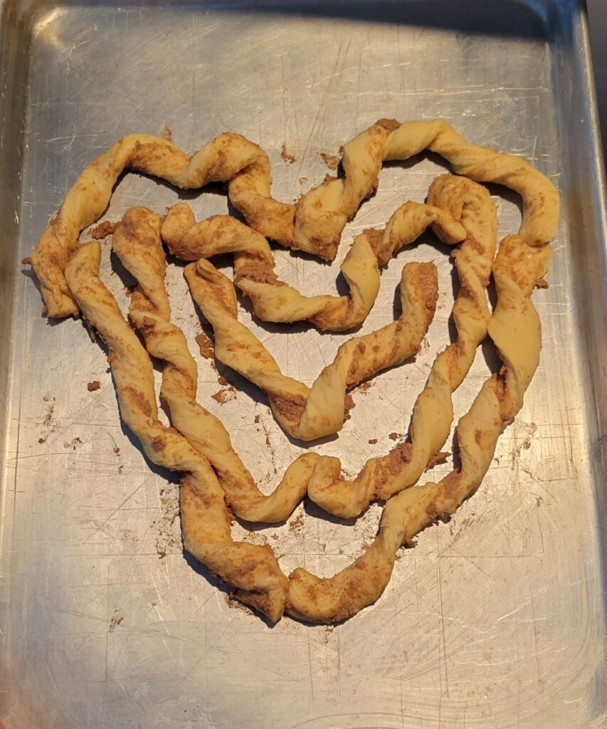 heart cinnamon rolls dough