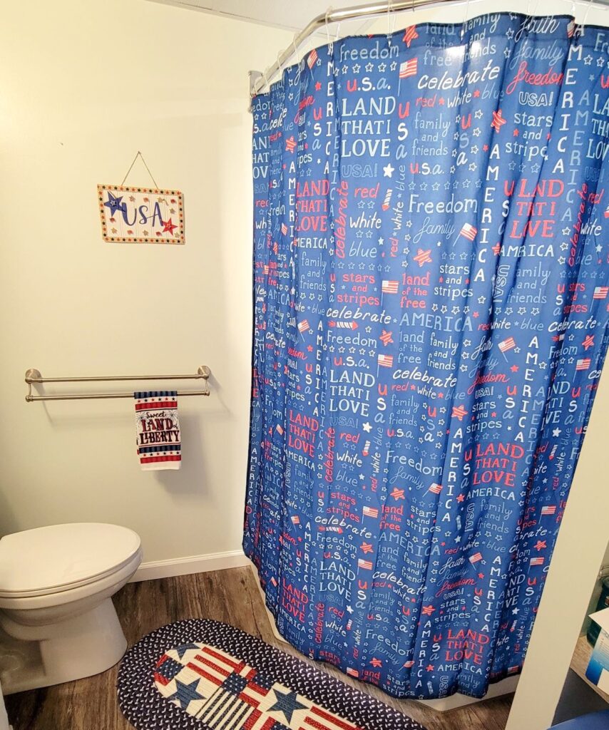 patriotic decorated bathroom