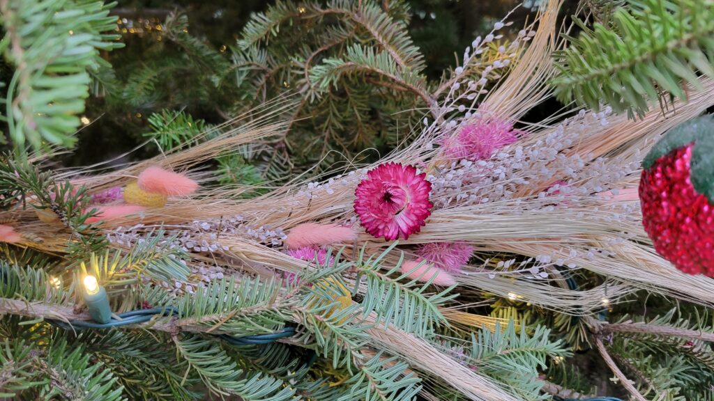 dried flower botanical garland