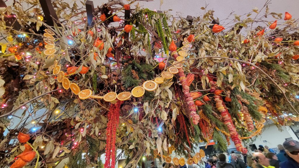 citrus garland in botanical arrangement