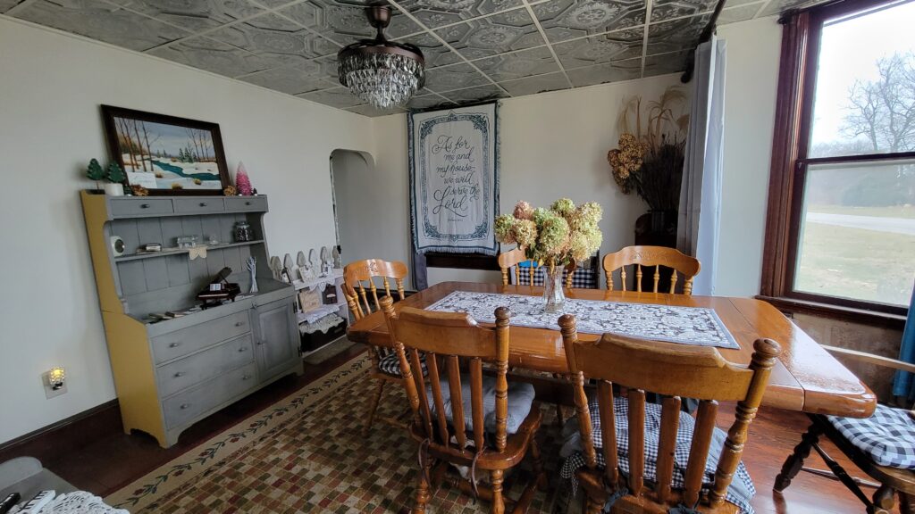 dining room with retractable fandelier