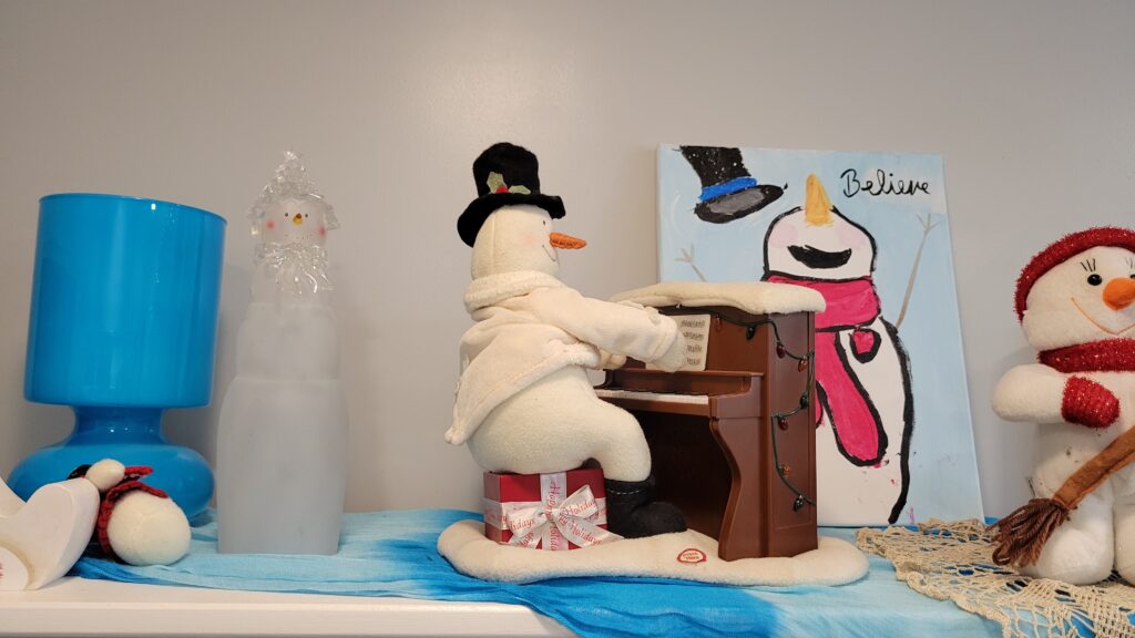 snowman playing the piano