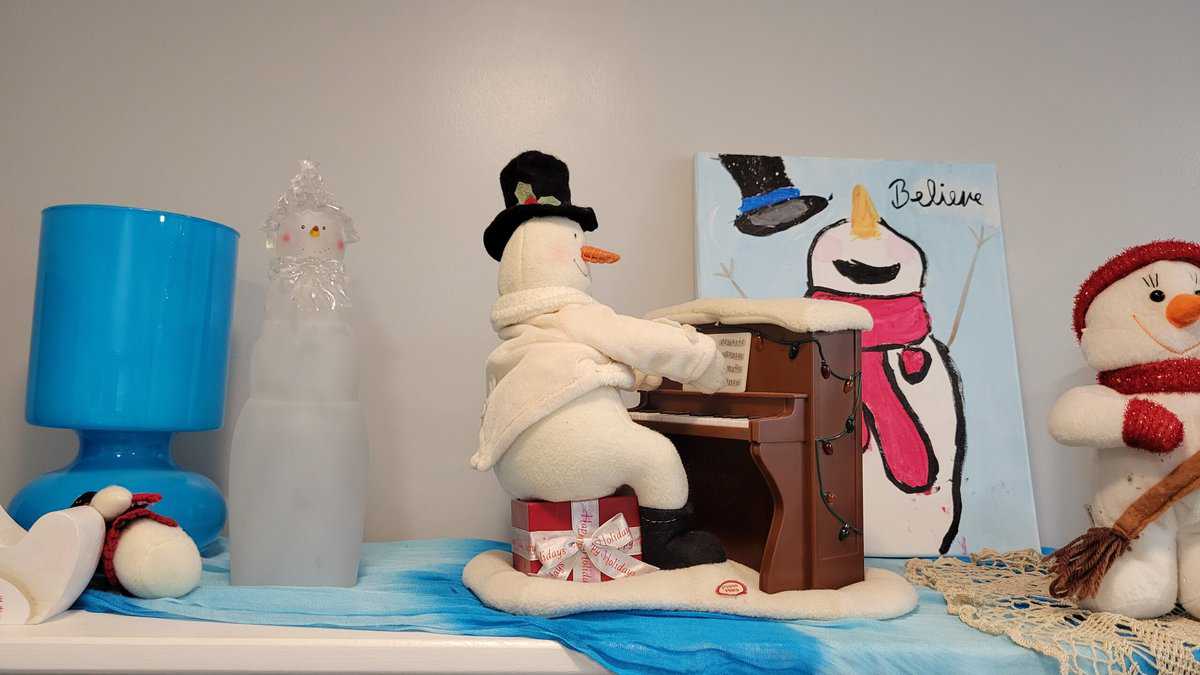 snowman playing the piano